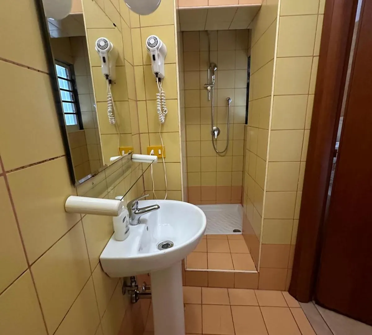 *** Guest house Near Termini Station Hotel Rome Italy