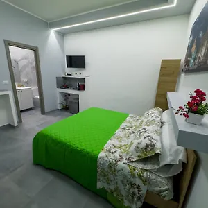 https://la-pescheria-mini-apartments.taorminaitalyhotels.com