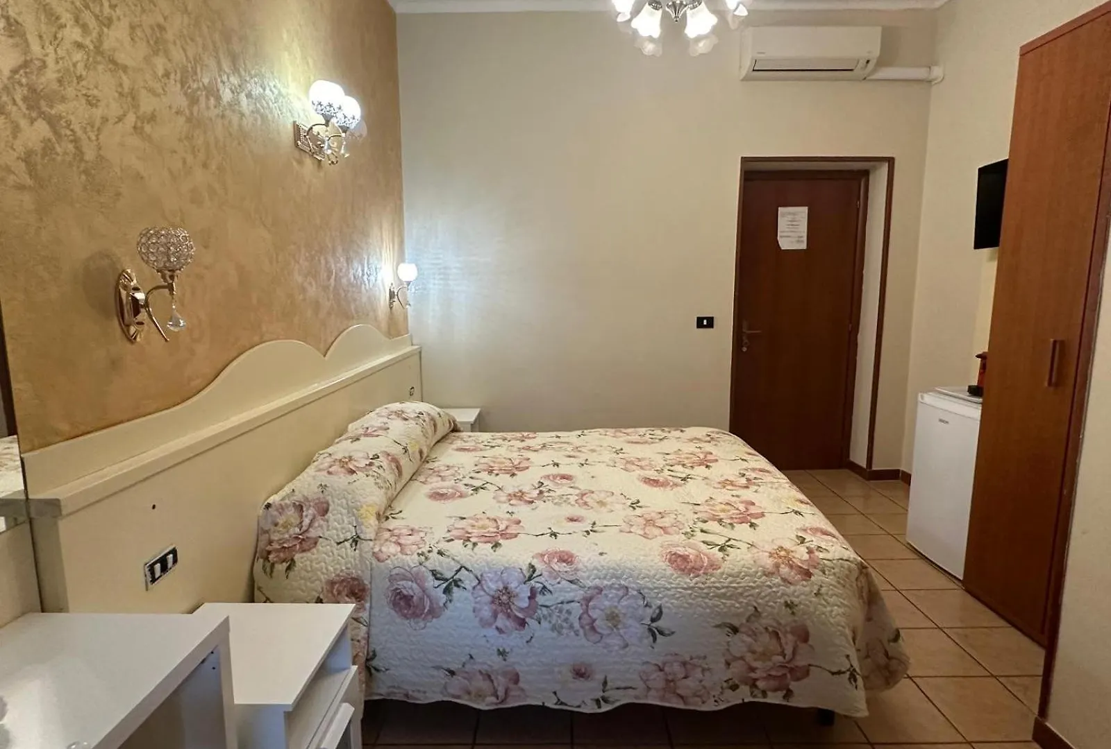 Termini station rooms holidays Roma Italia