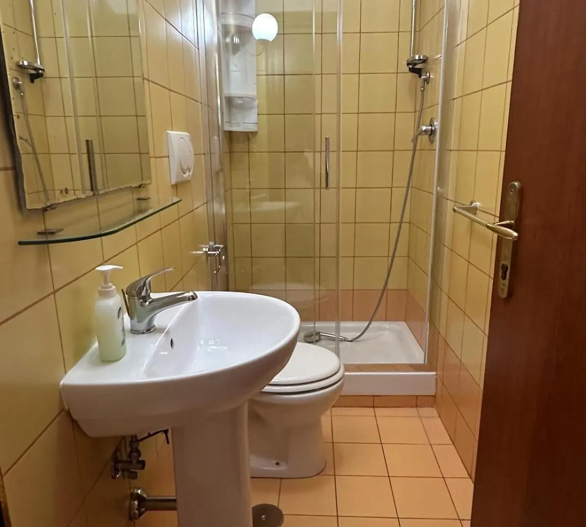 Termini station rooms holidays Roma Italia