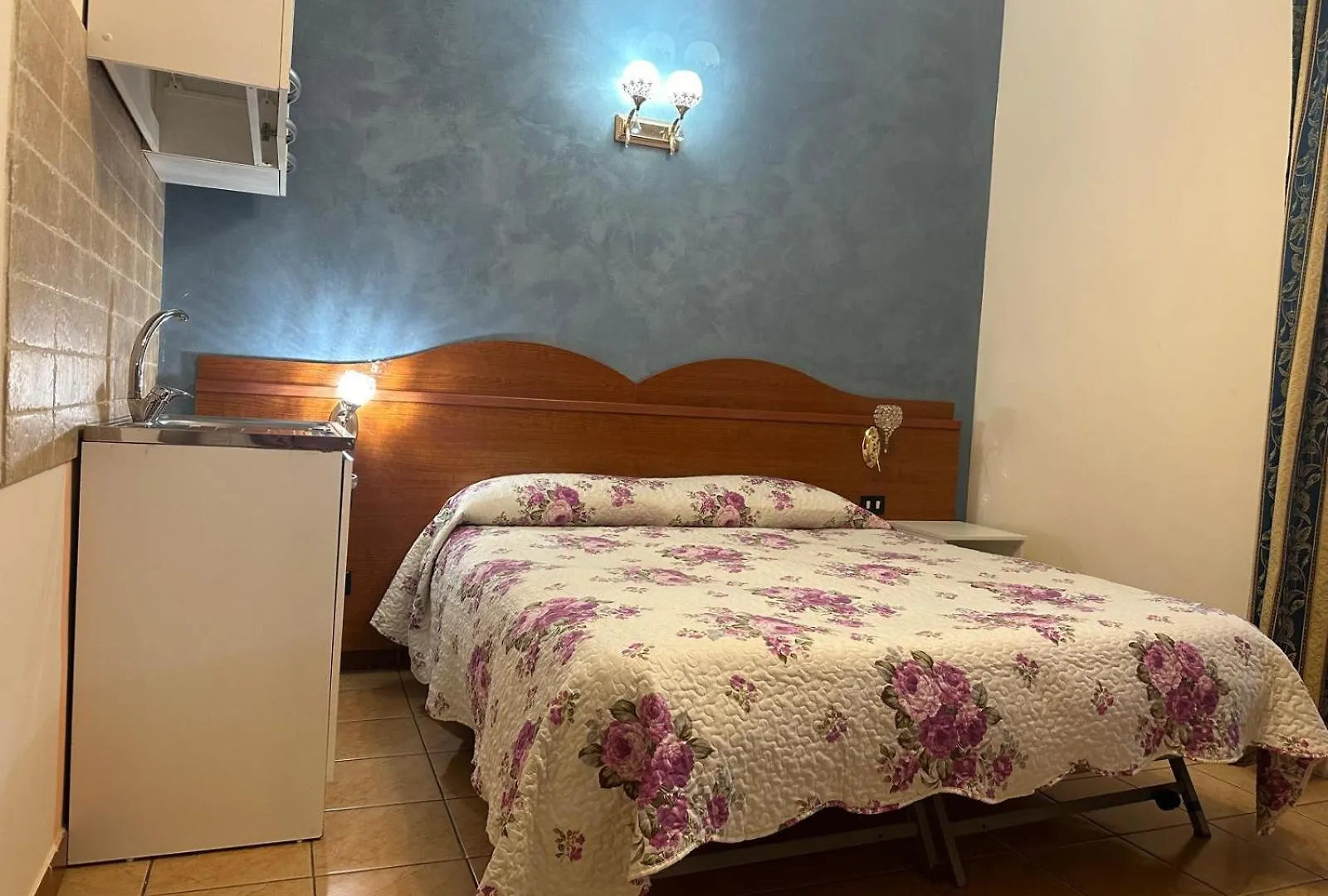 Termini station rooms holidays Roma 3*,  Italia