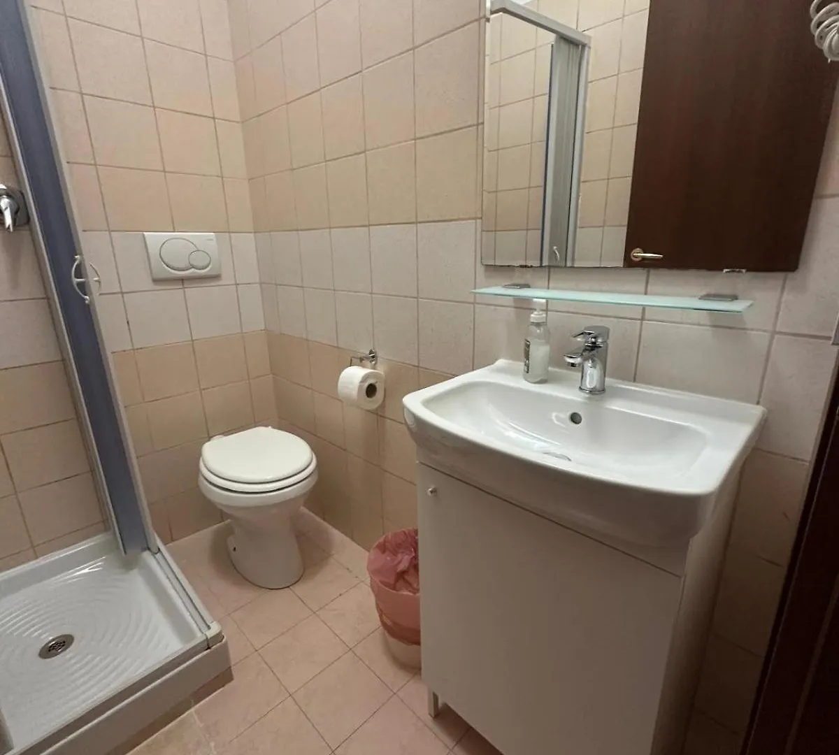 Termini station rooms holidays Roma 3*,