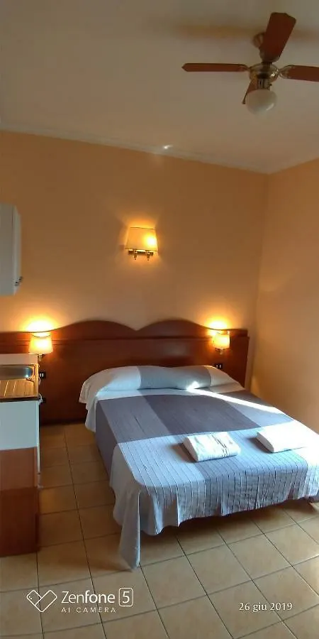 Termini station rooms holidays Roma 3*,